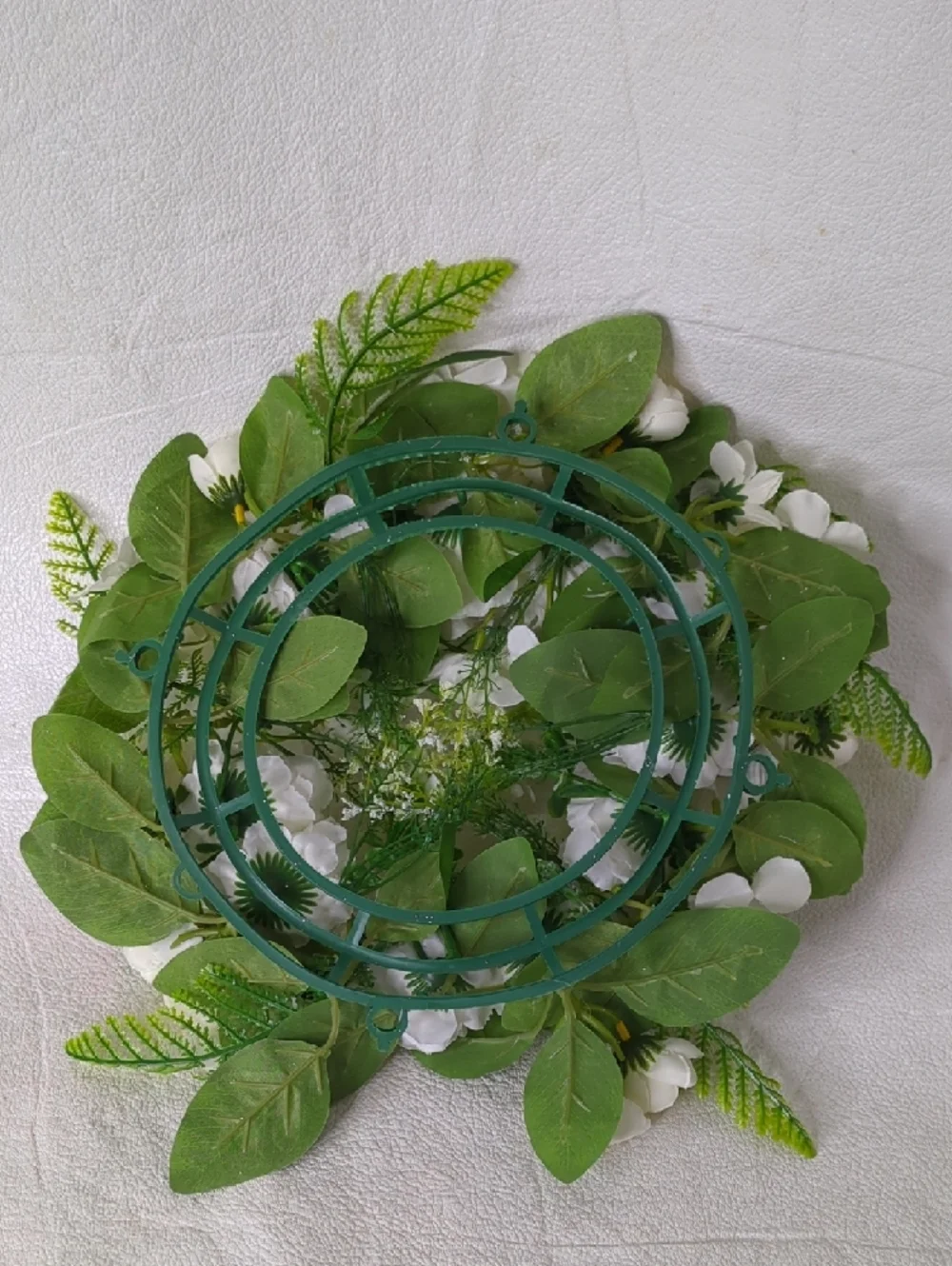 White Floral Wreath Home Accent Plastic 9